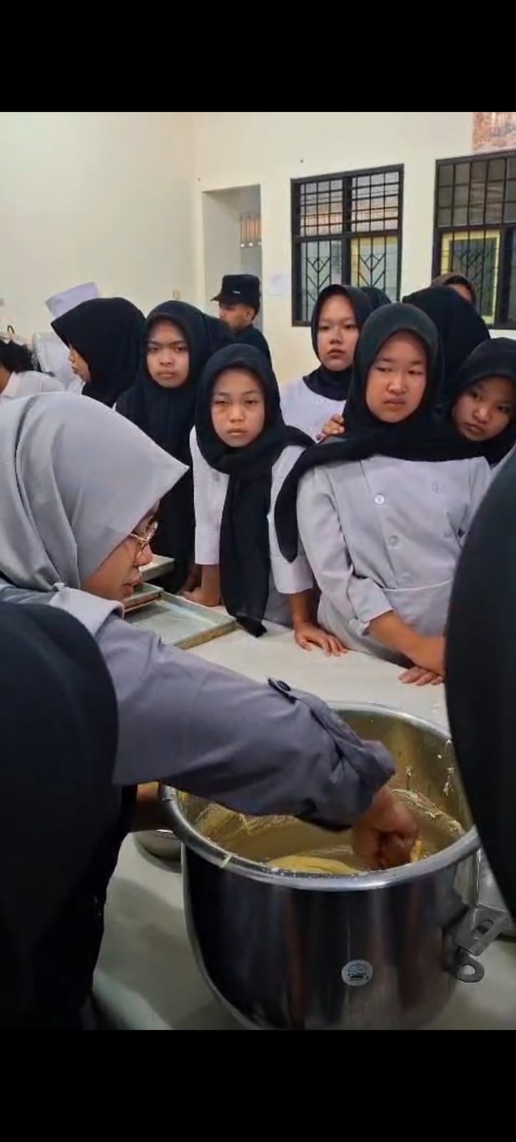 Guru Tamu Jurusan Kuliner: Mengasah Kreativitas Menghias Kue Bersama Owner Pretty’s Cake