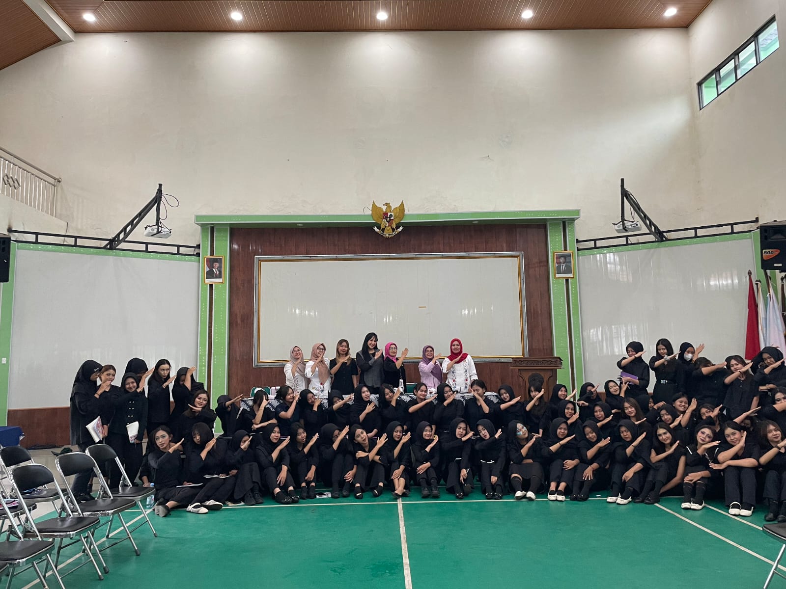 Kegiatan Guru Tamu oleh Nevy Salon & Spa: Peningkatan Kompetensi Siswa Melalui Materi Butterfly & Layering Cut