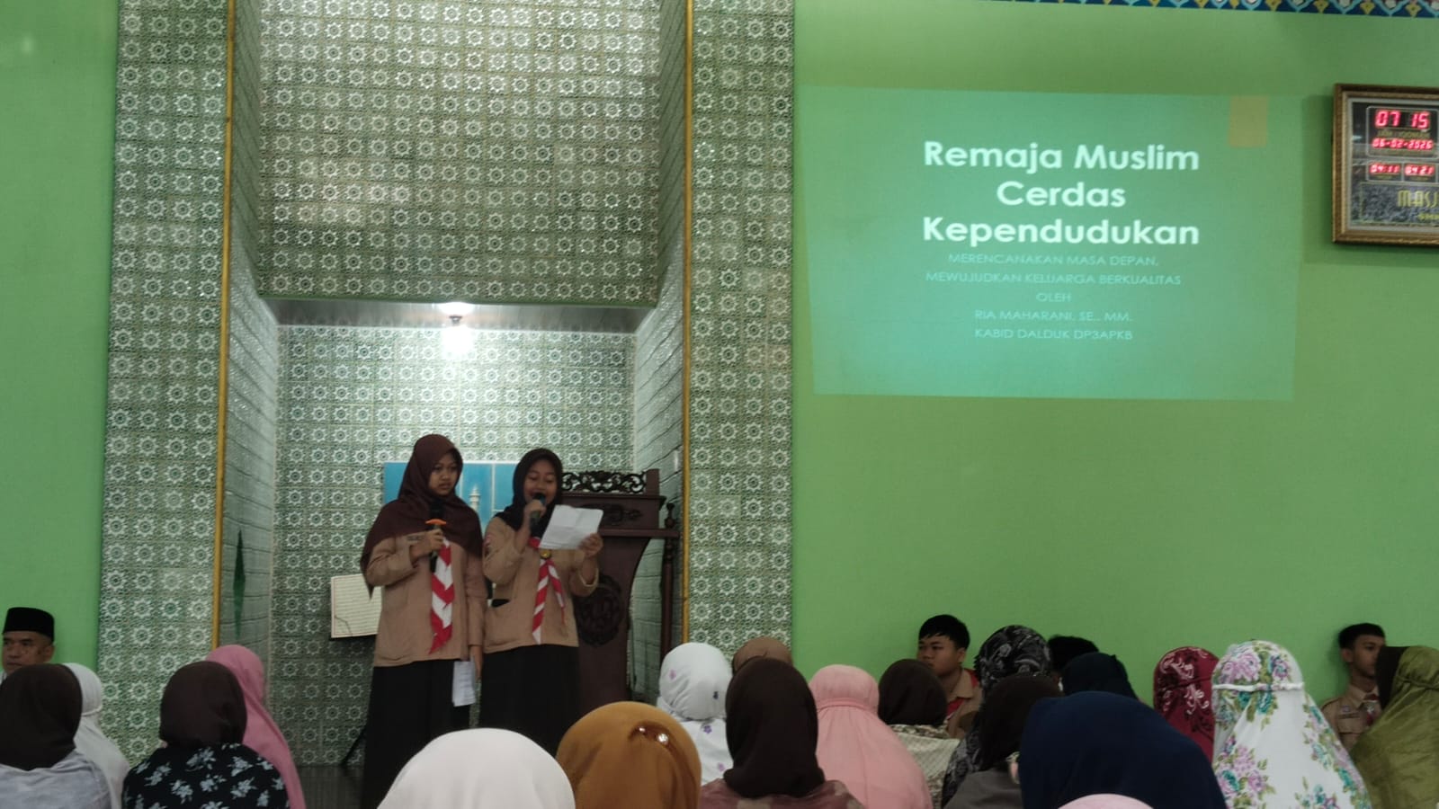 Penguatan Karakter Remaja dalam Kegiatan Jumat Sehati SMKN 1 Salatiga