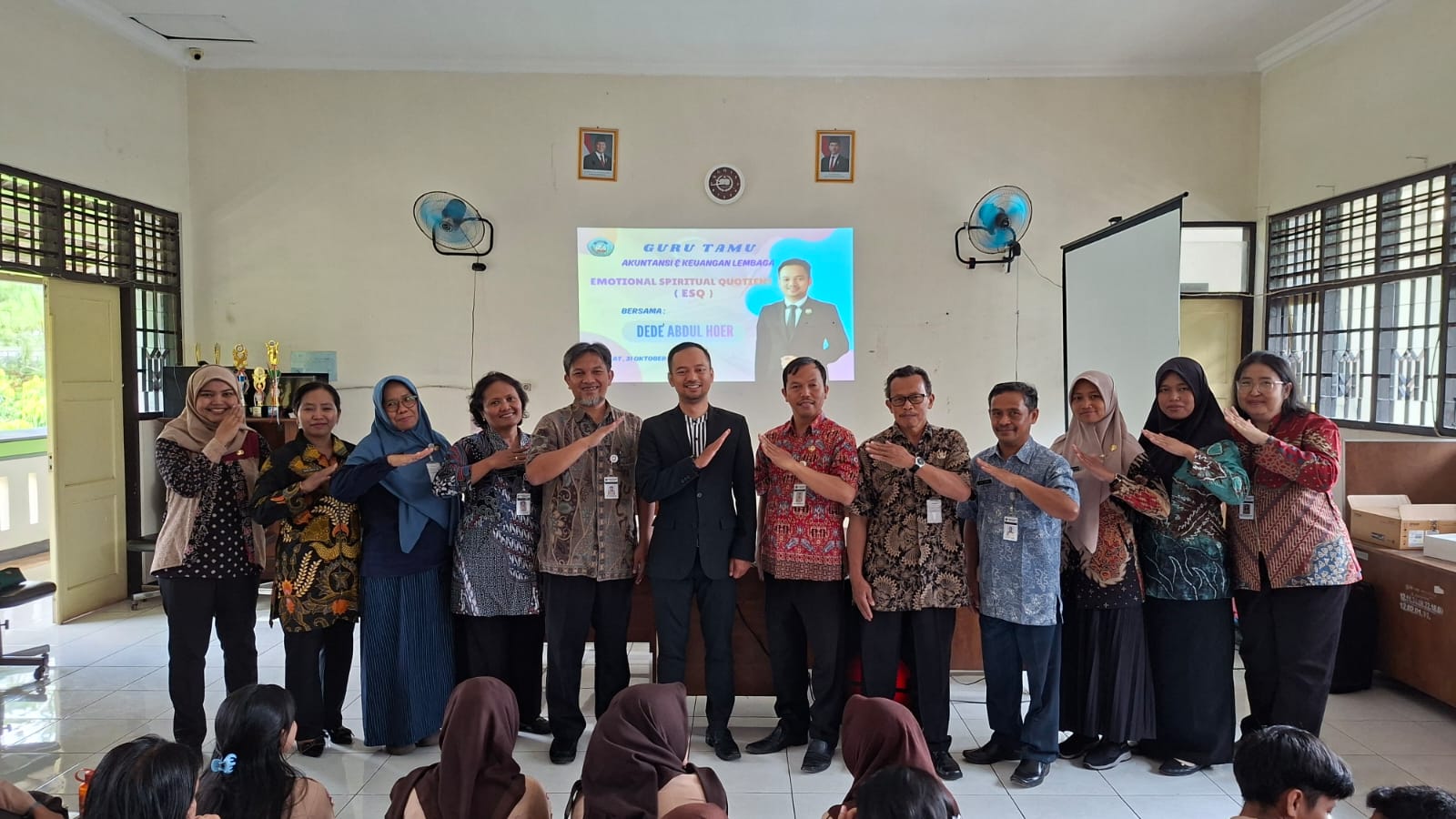 Pembinaan Karakter Siswa Akuntansi melalui Kegiatan ESQ bersama Bapak Dede Abdul Hoer