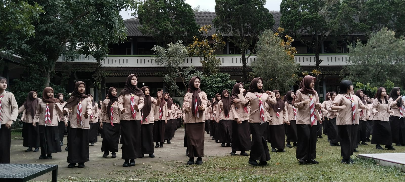 Jumat SEHATI SMK Negeri 1 Salatiga: Menumbuhkan Sehat Jasmani, Rohani, dan Peduli Lingkungan